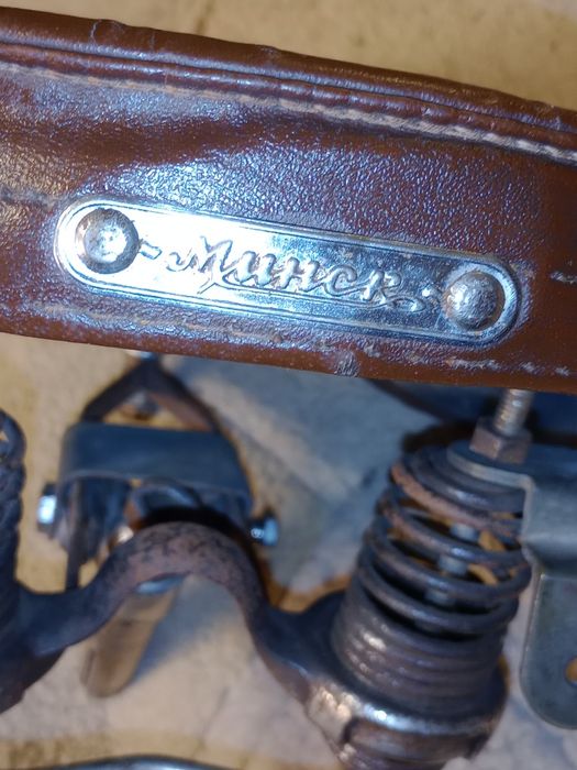 Stare skórzane siodło do motocykla