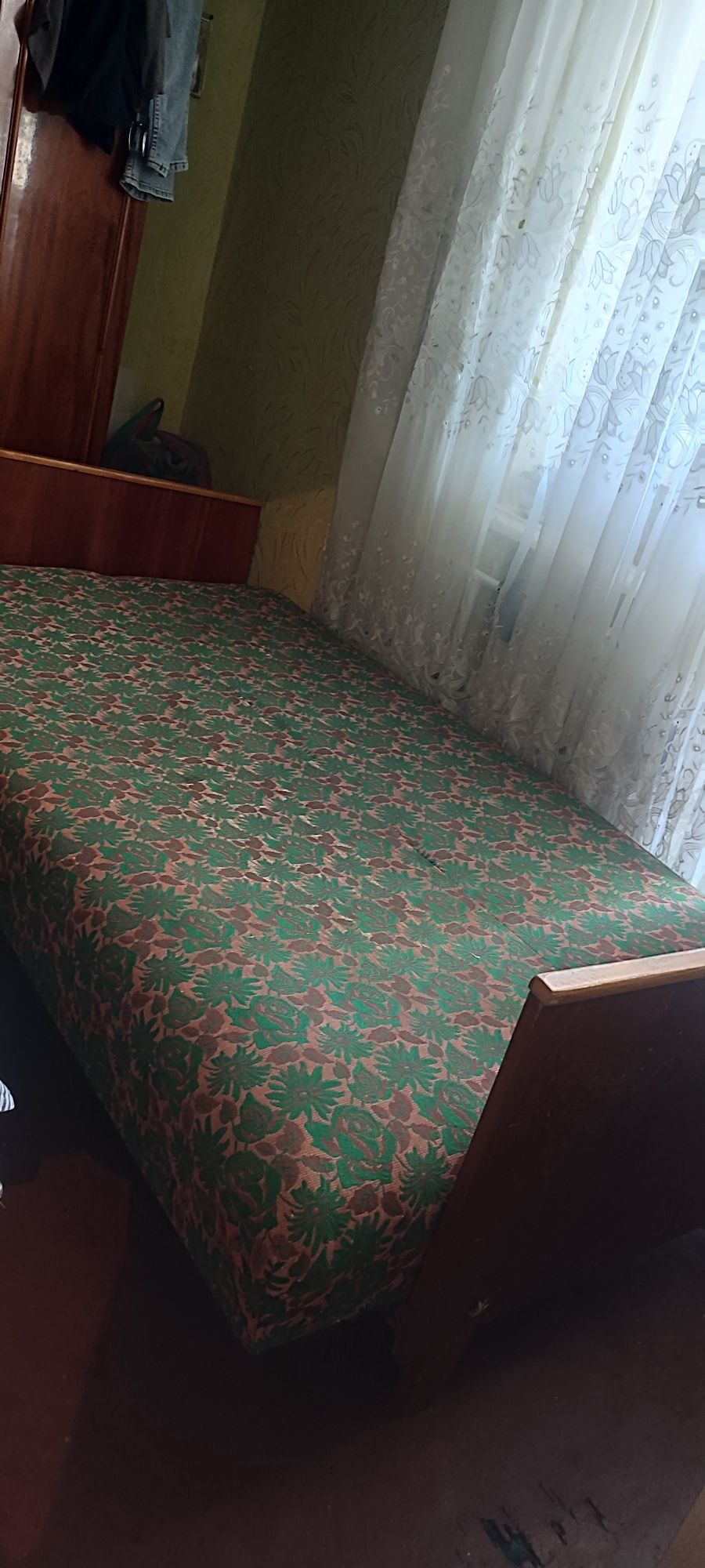 Віддам диван безкоштовно