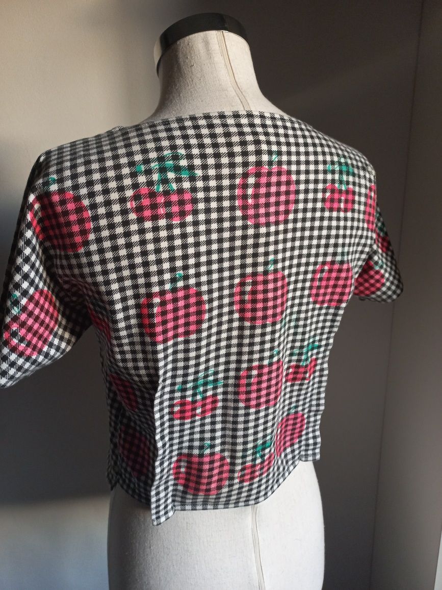 Camisola axadrezada com print morangos e cerejas