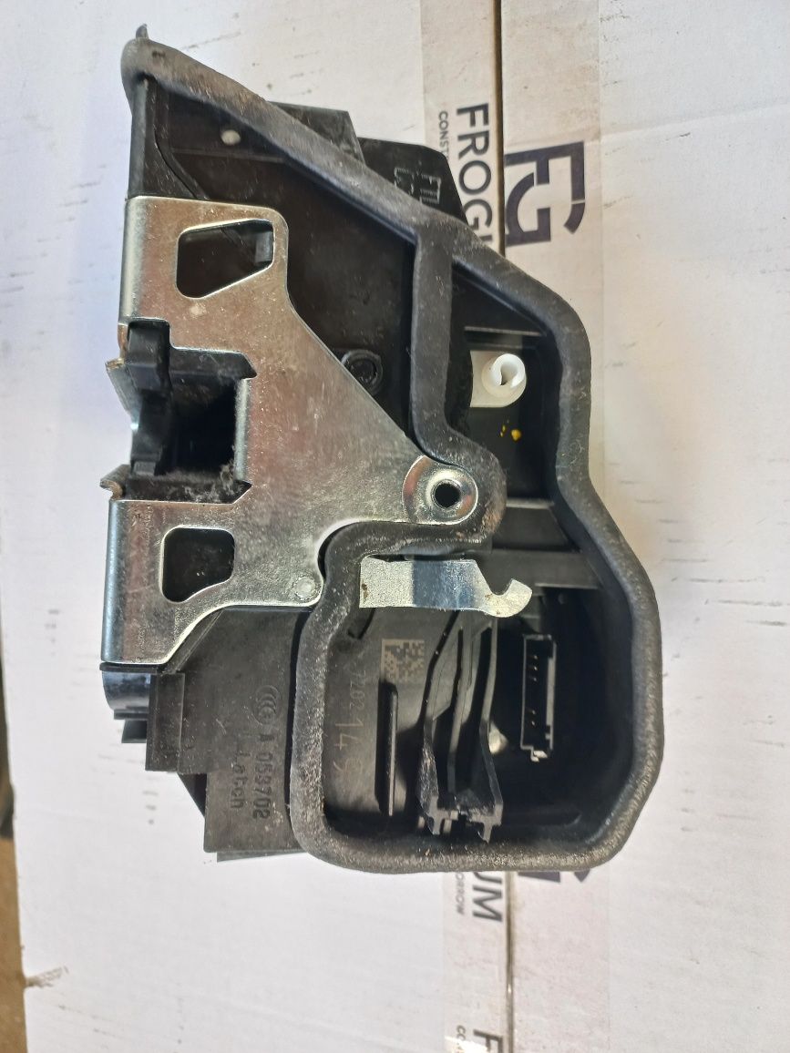 Zamek drzwi lewy przód przedni 5 pin bmw f20