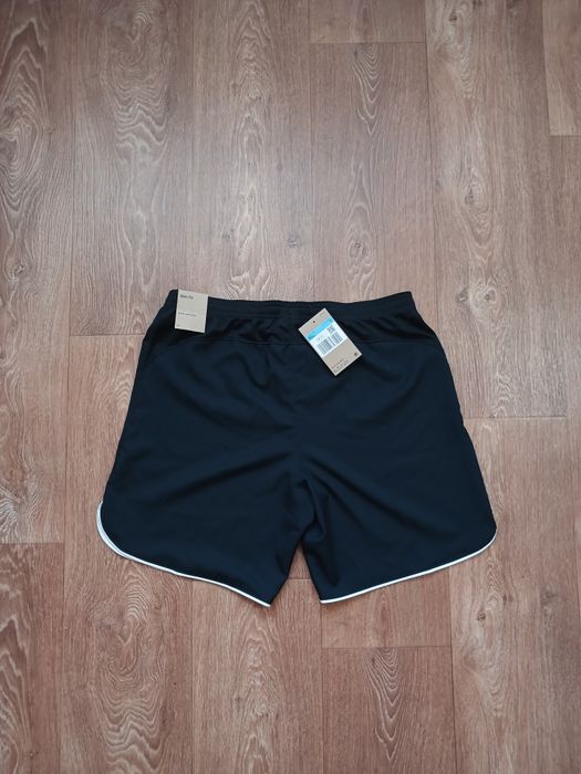 Нові оригінальні шорти Nike M / L