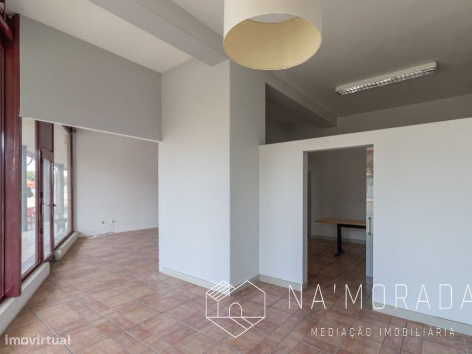 Loja com 82m2 c/ arrumos, convertível em habitação, para venda em L...