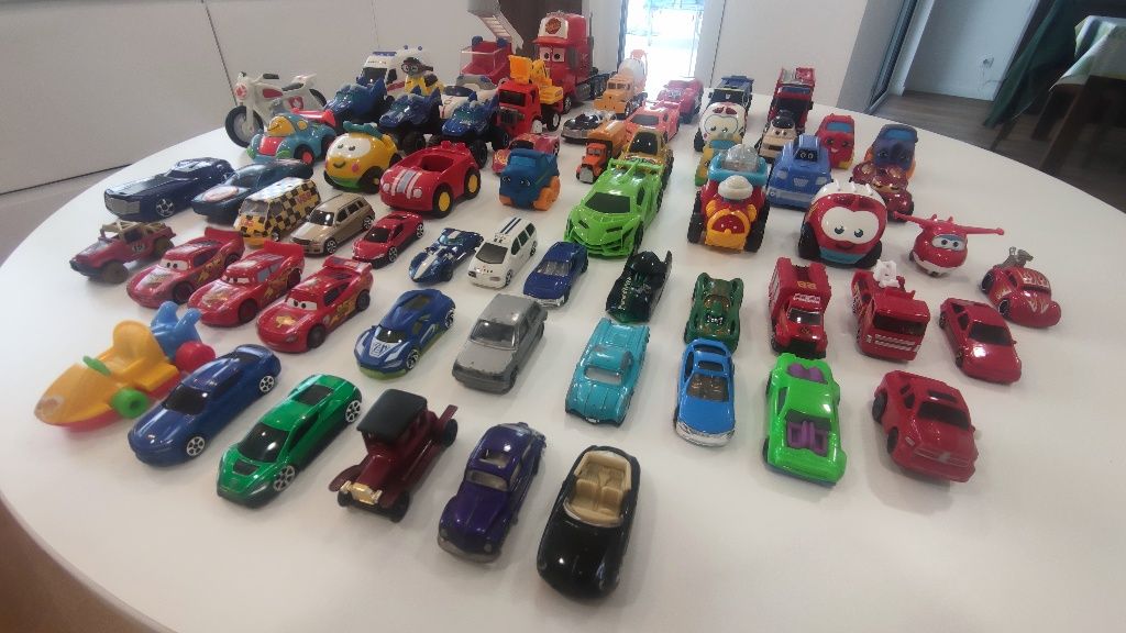 Carrinhos e mota varios