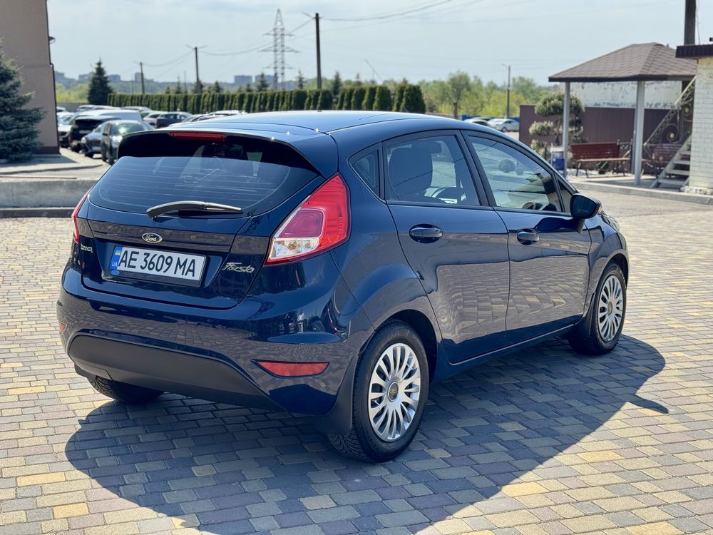 Продам автомобиль Ford Fiesta 2016