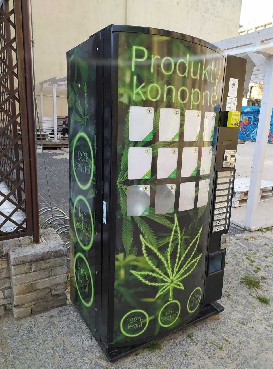 AUTOMAT VENDINGOWY z terminalem NAYAX 400-800 produktów. FV 23% 2900zł