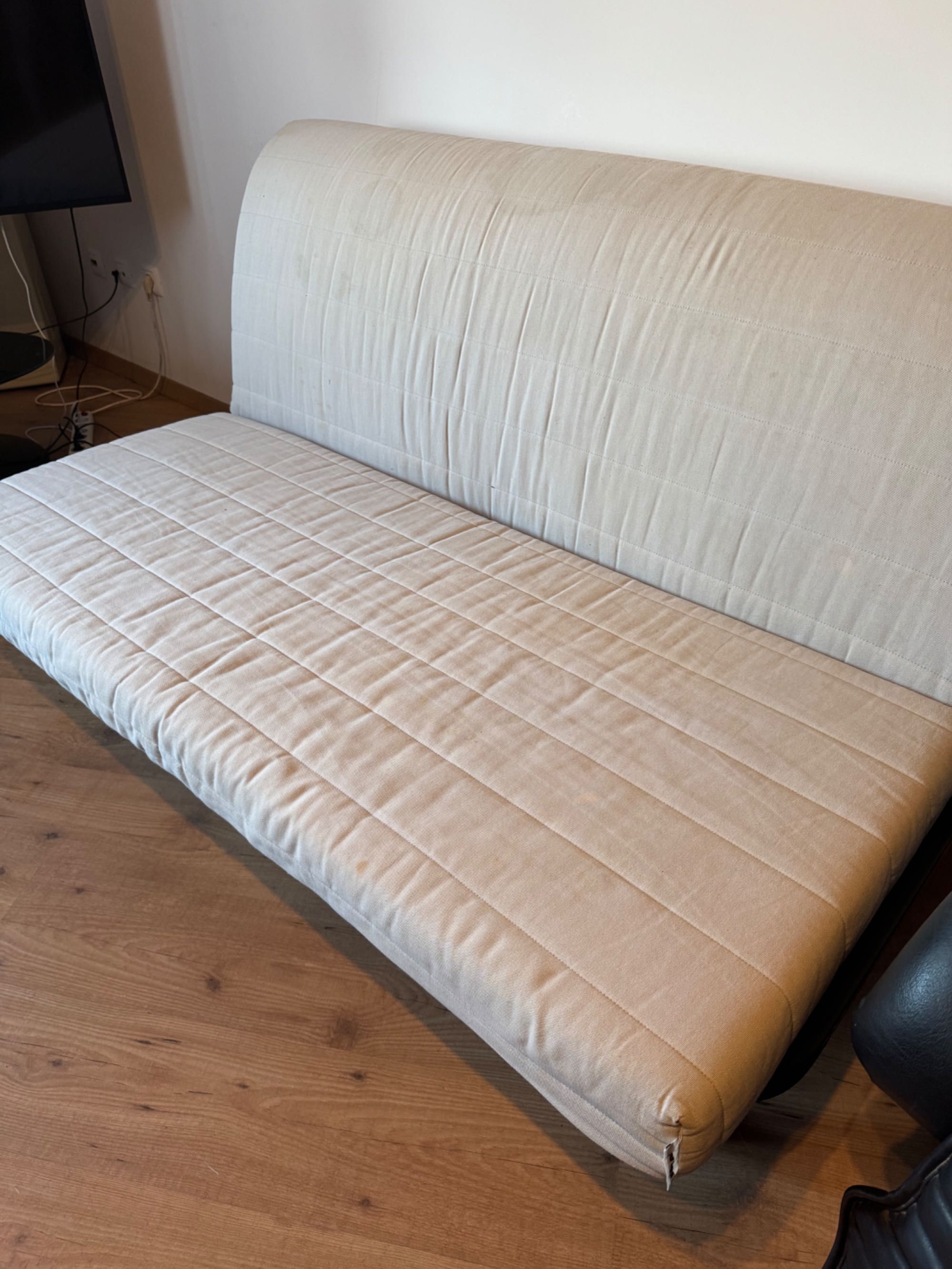 Sofá cama IKEA com capa nova e pouco uso