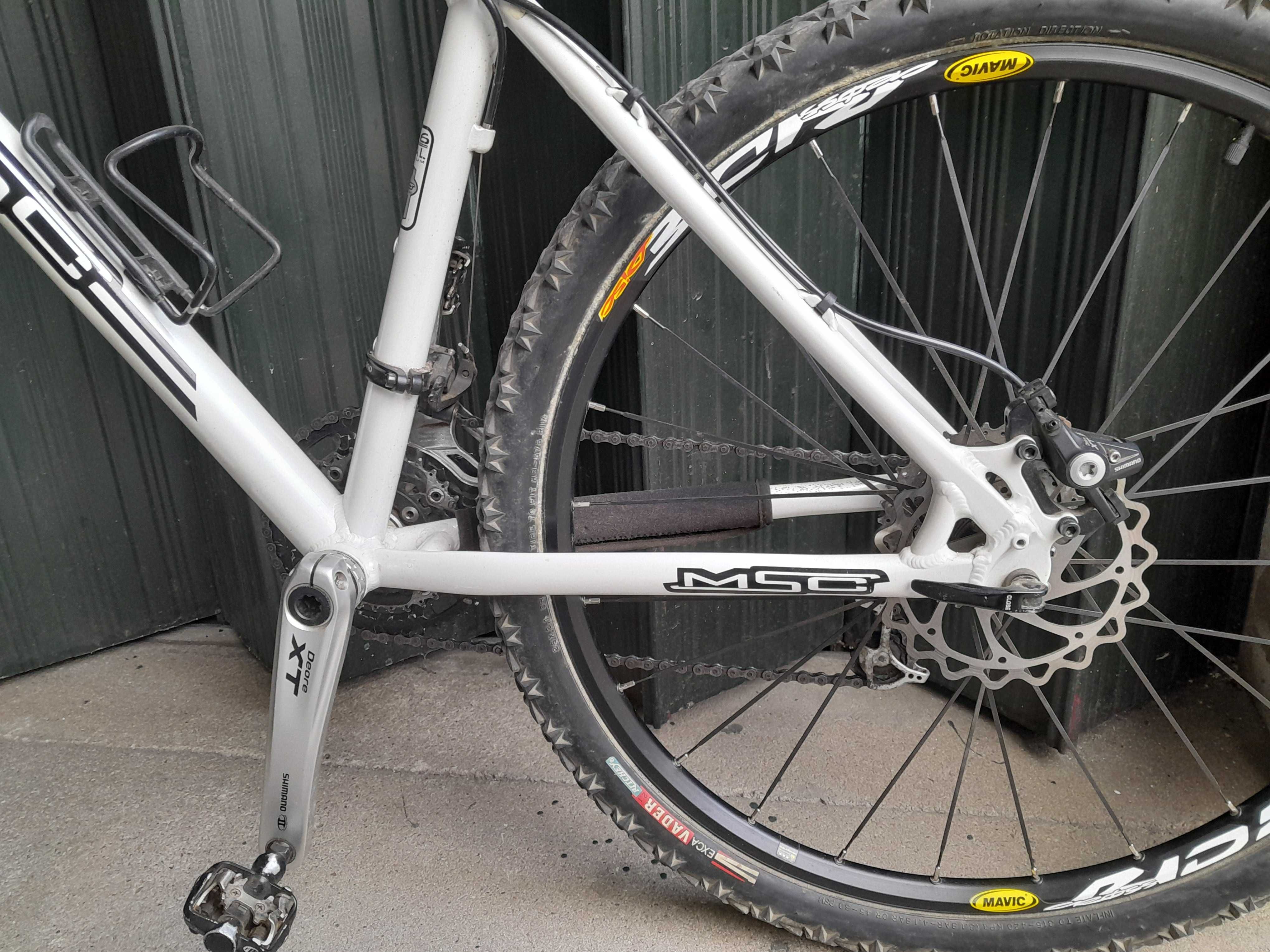 Bicicleta e muito bom estado