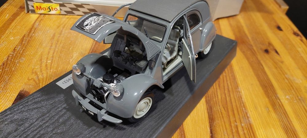 Model 1:18 Citroen 2CV Maisto