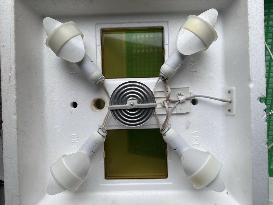 Міні-інкубатор Квочка на 70 яєць