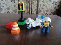 Motocykl policyjny i policjant Lego duplo 5679