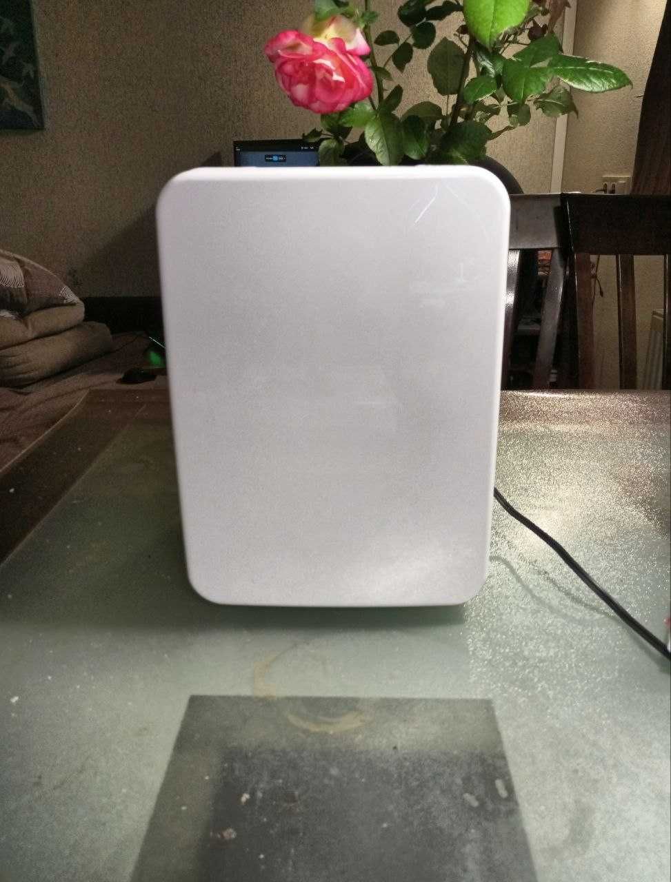 Автомобильный холодильник Portable Electronic 6L