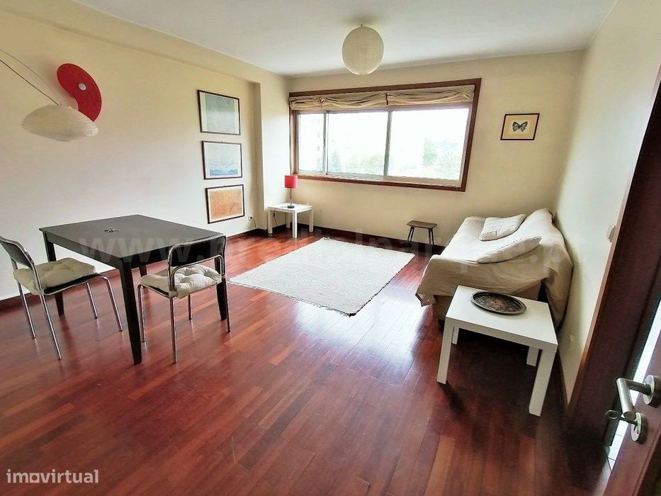 Apartamento T1 com lugar de garagem e arrumo, Campo Alegre