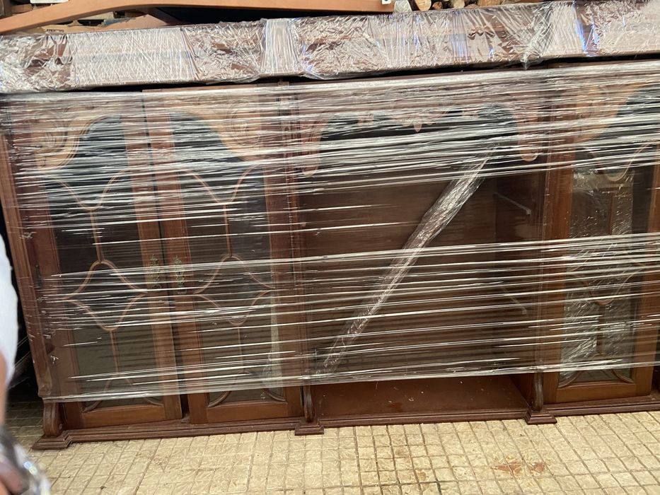 Aparador louceiro + 3 cadeiras