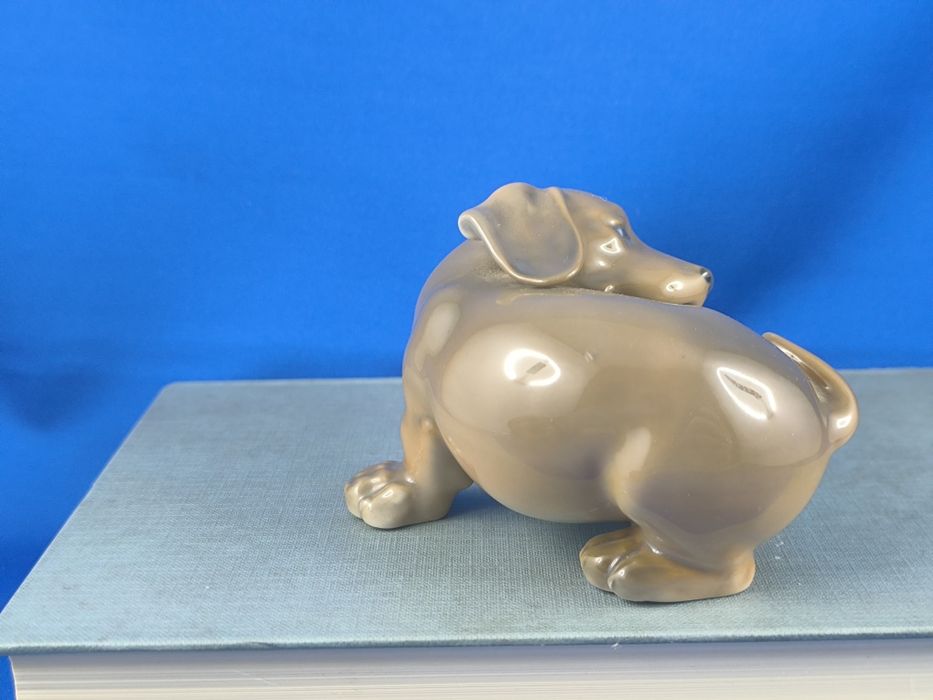 Pies, jamnik Royal Copenhagen #porcelana #ozdoba #prezent #dekoracja