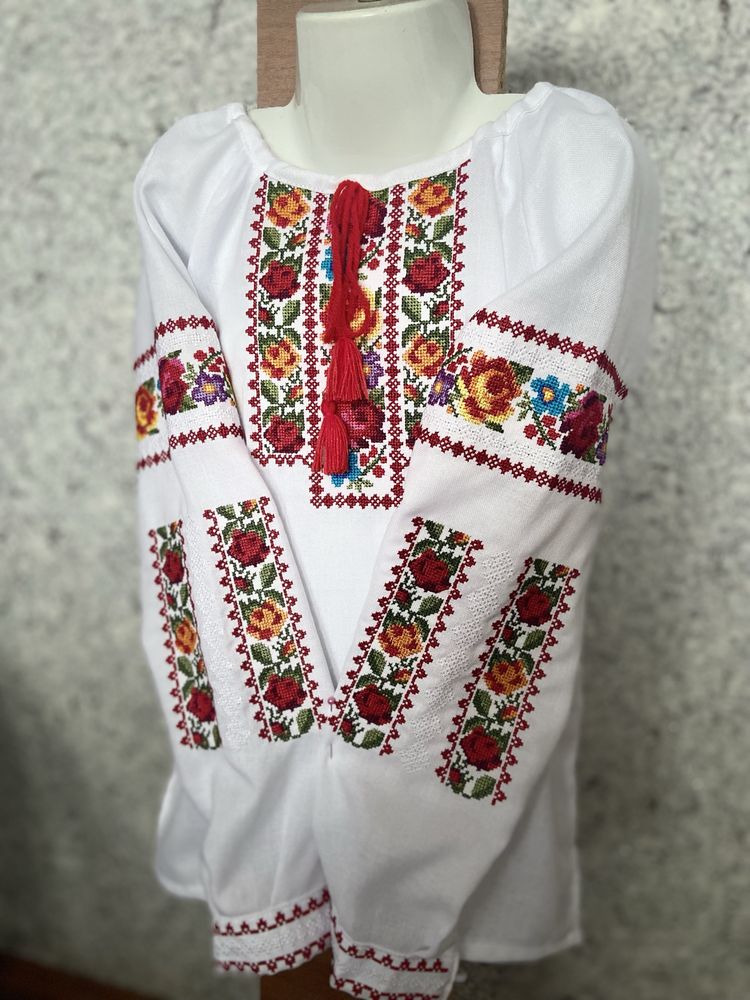 Вишиванка для дівчинки . Дитяча вишиванка
