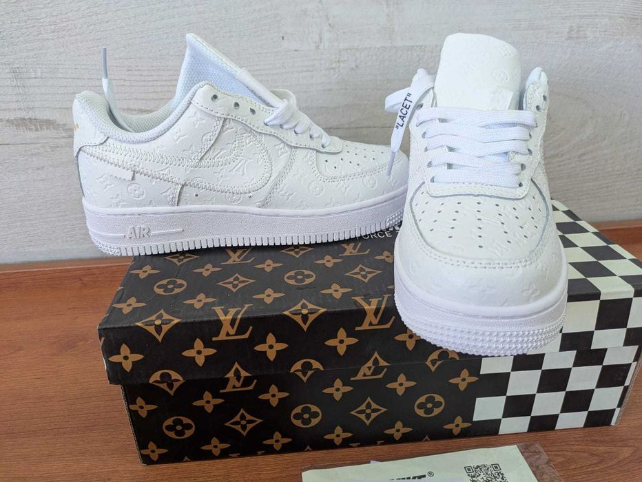 Sapatilhas NIKE LV – 35€