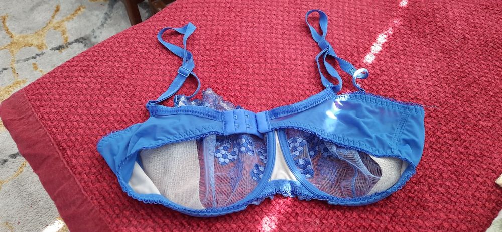 Biustonosz niebieski 80 c/d