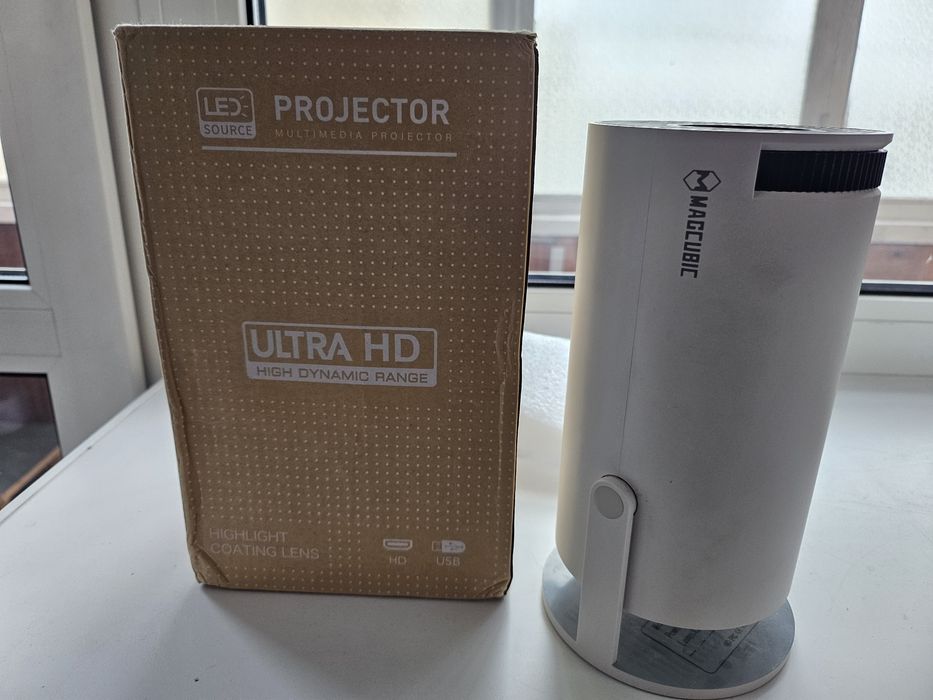 Смарт-проектор Magcubic HY300