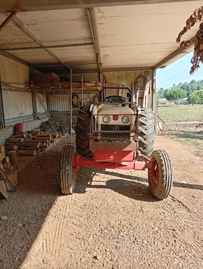 Trator David Brown 885.