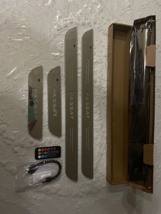 Світлодіодний поріг на двері авто Volkswagen Passat B5, B6, B7