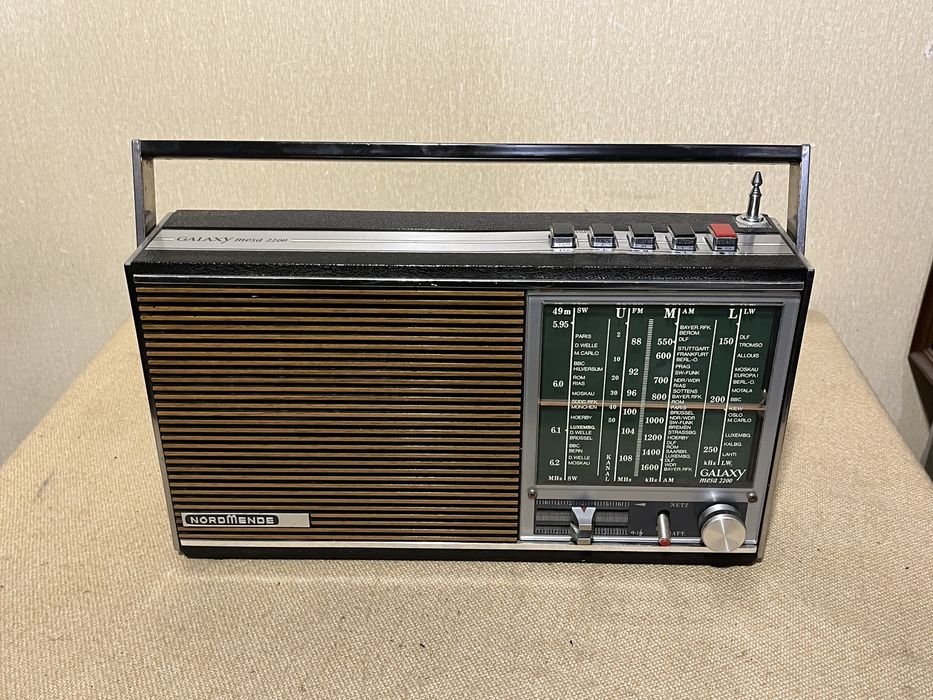 Немецкий радиоприемник 70-х NORDMENDE GALAXY MESA 2200