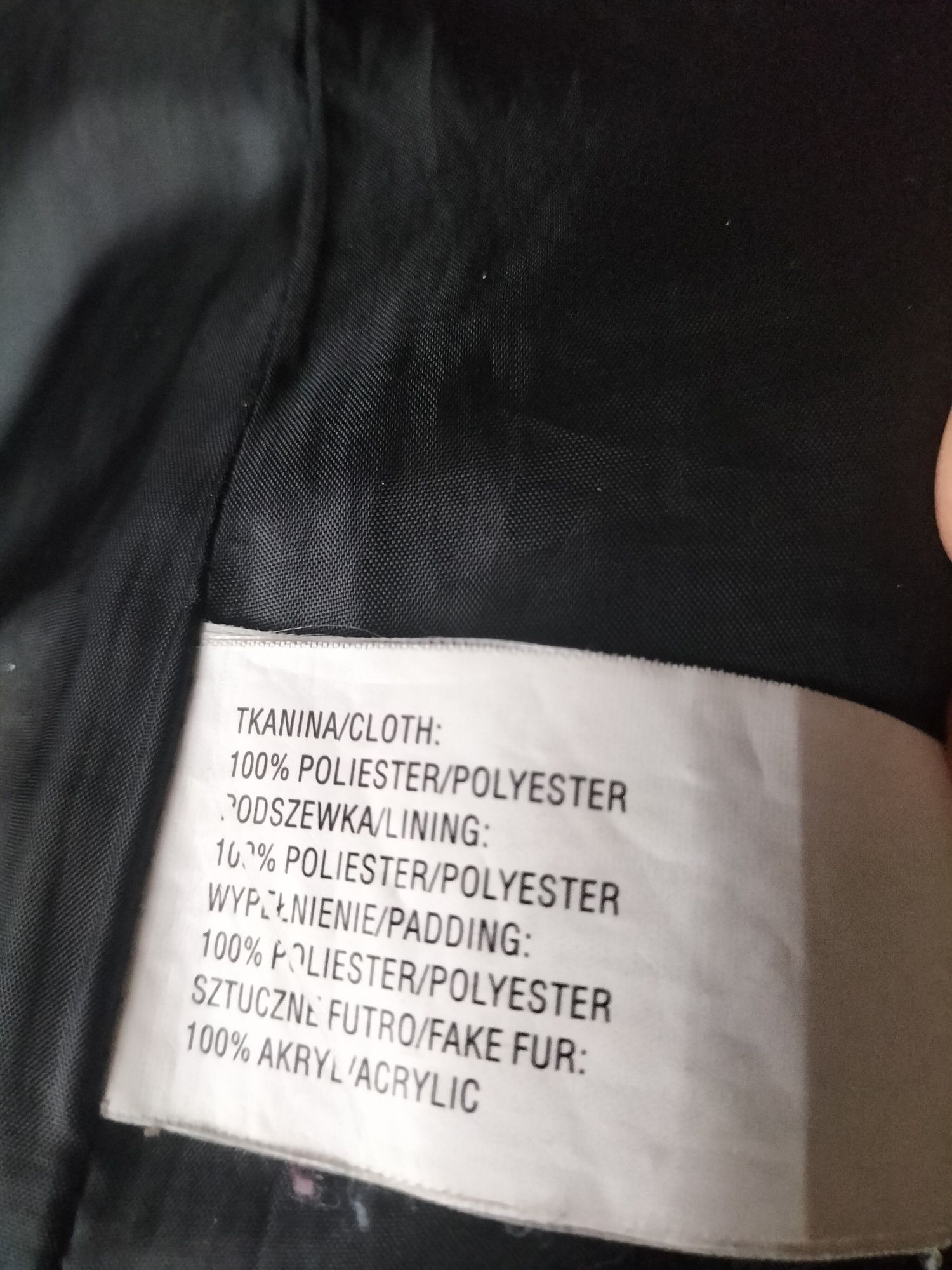 Zimowa kurtka marki Carry rozmiar XS stan bardzo dobry.