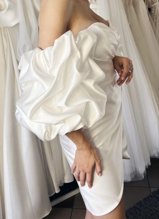 Продам весільну сукню