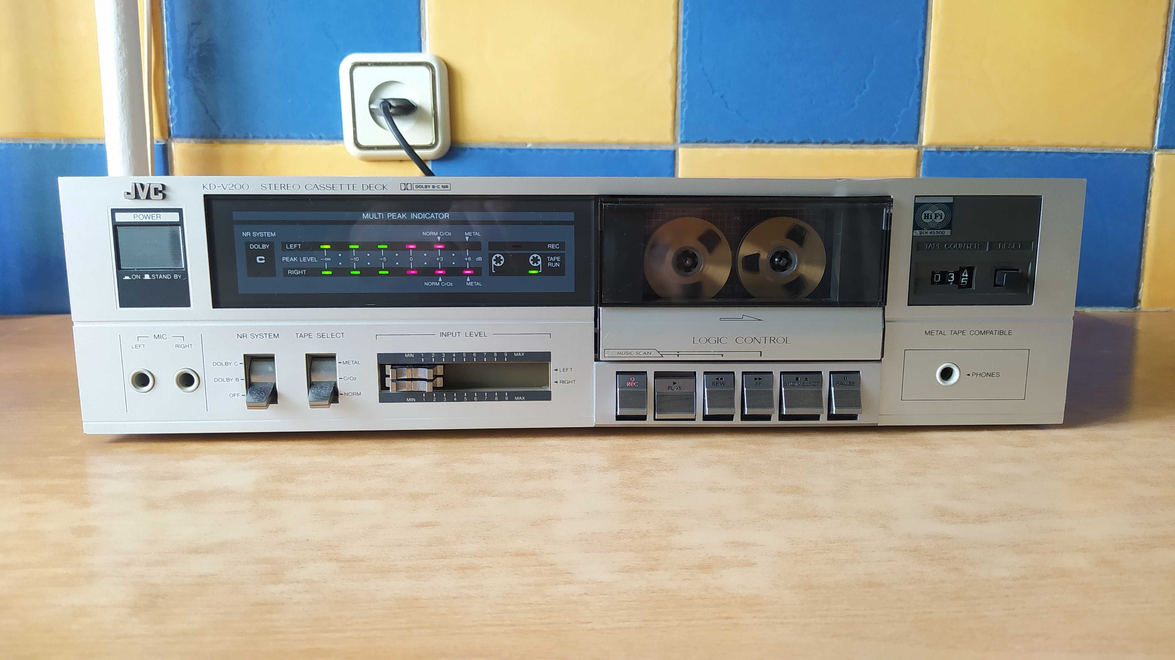 Кассетная дека JVC KD-V200
Stereo Cassette Deck (1983-84)