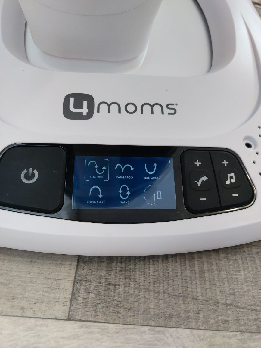 Заколисуючий центр 4moms