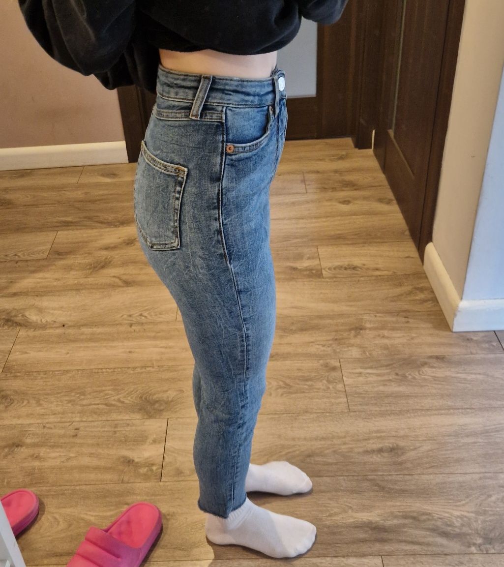 Niebieskie super skinny jeans monki wysoki stan postrzępiona nogawka