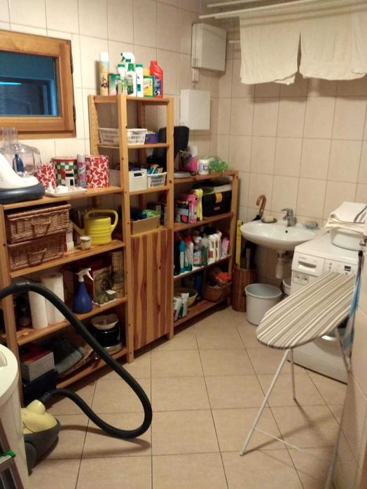 Regał drewniany bardzo solidny do spiżarni lub garażu