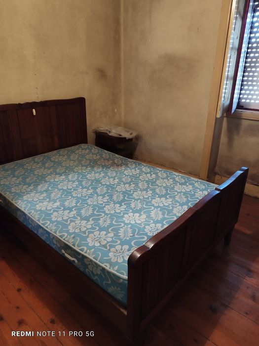 Cama de casal antiga