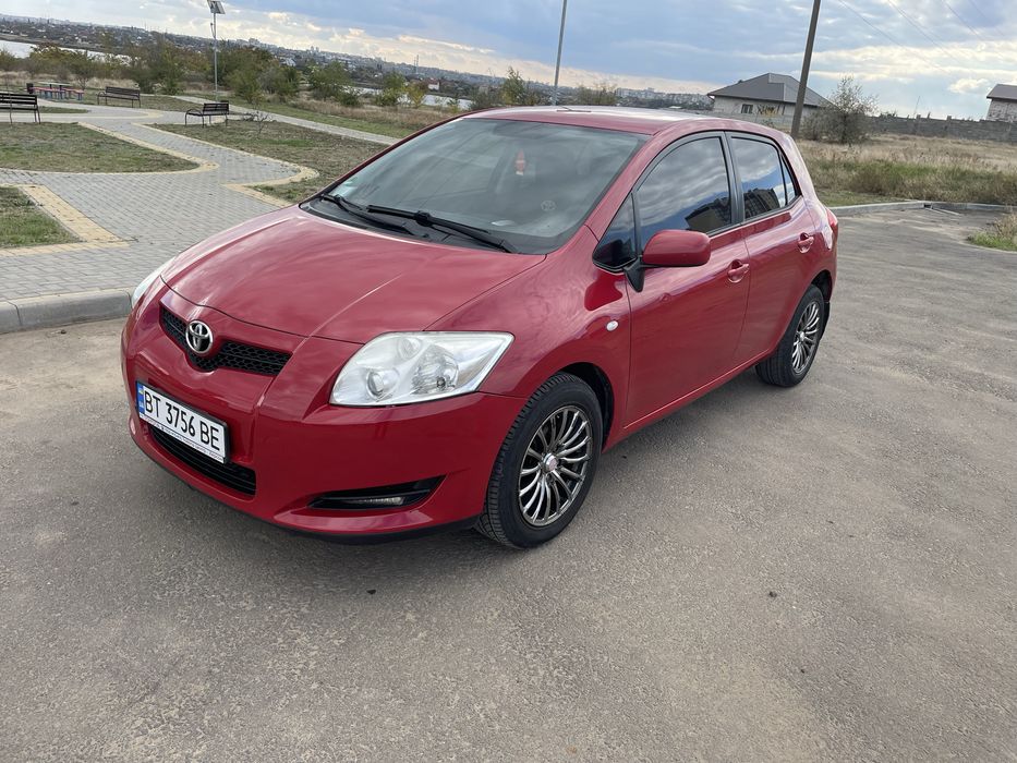 Toyota Auris 1.6 Автомат бензин