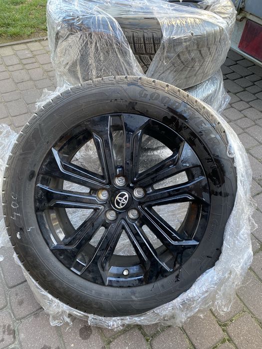Toyota rav4 koła GoodYear 225/60/18 zimówki idealne