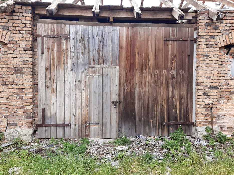 Stare drewniane drzwi ze stodoły