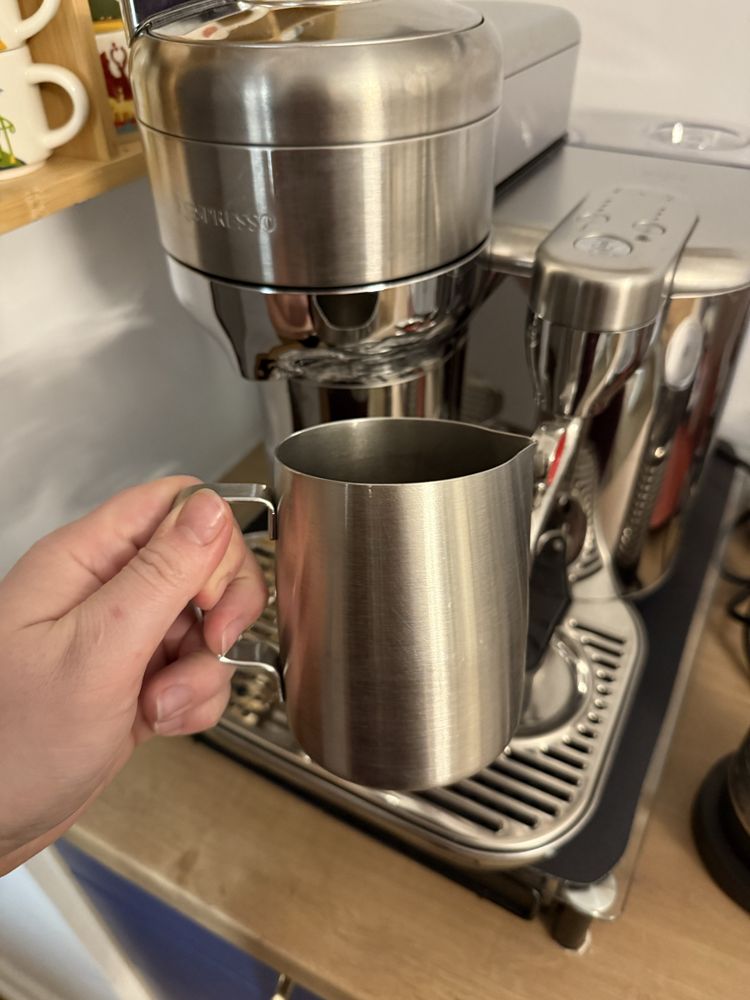 Ekspres do kawy Sage Nespresso Vertuo creatista