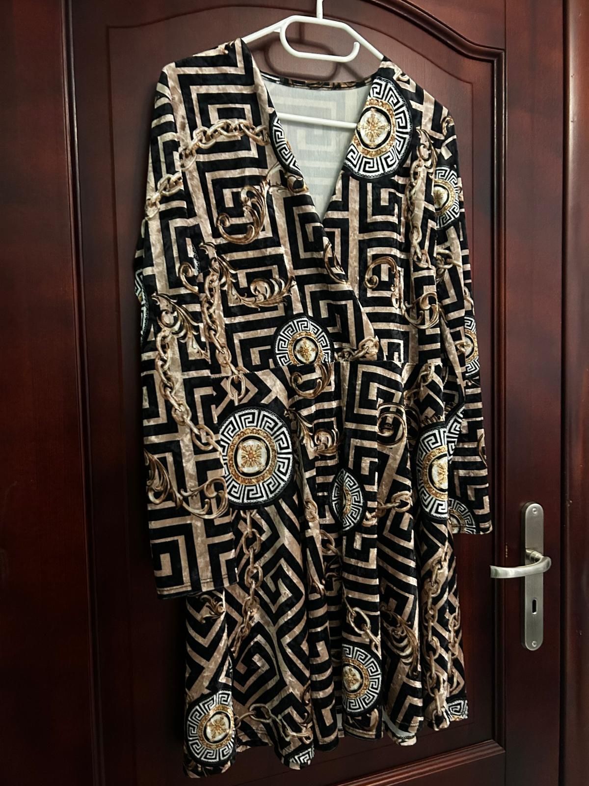 Elegancka sukienka na wzór Versace