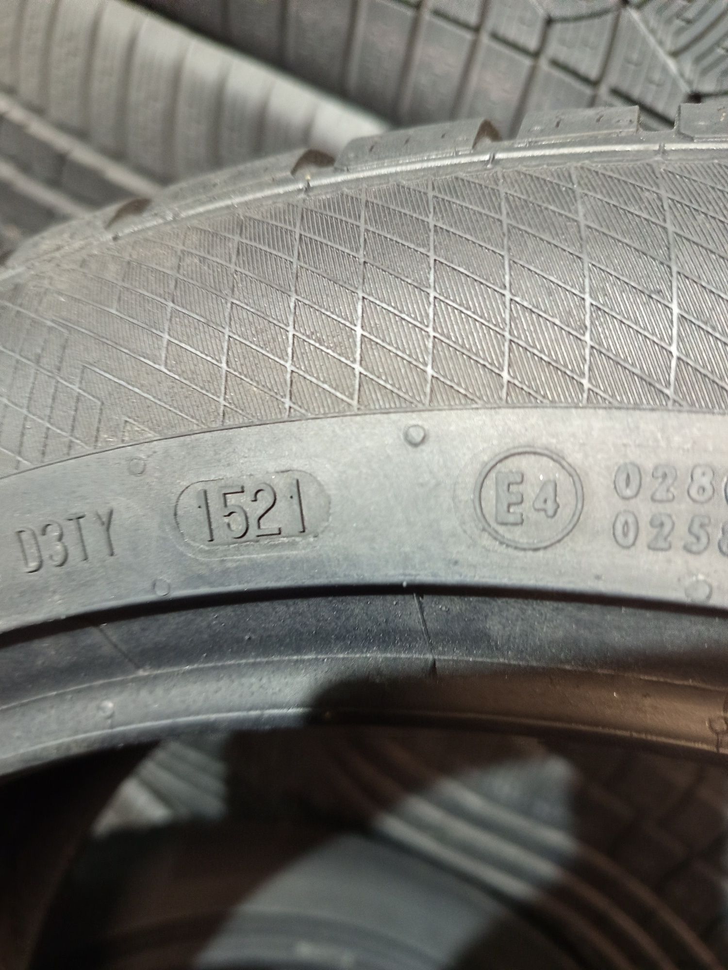255/45R20 Continental WinterContact Ts850p