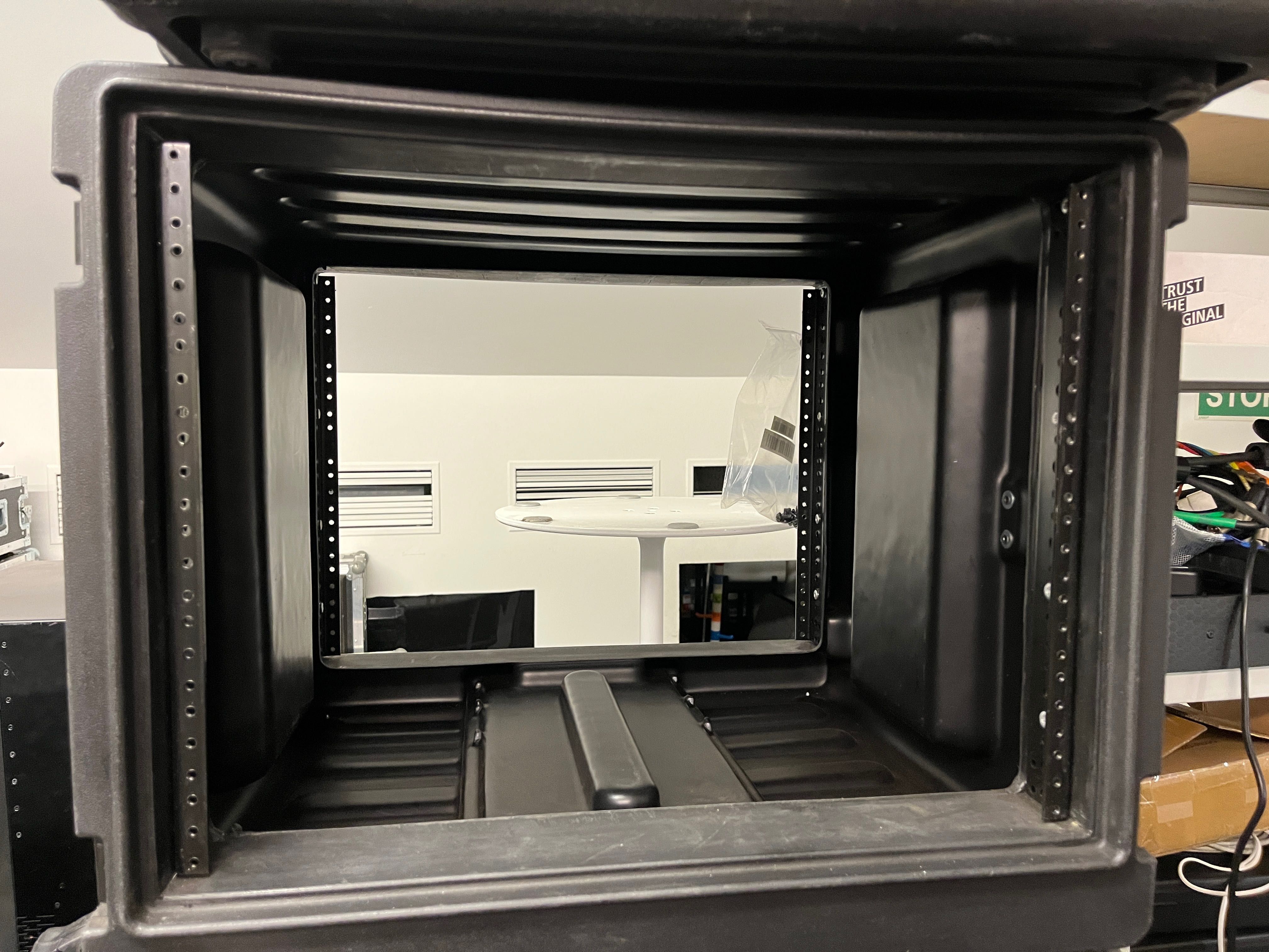 Case 8U SKB R8UW Roto Rolling Rack - Używany