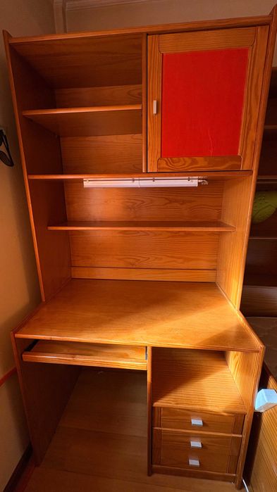 Mobília de estúdio completo, cama, secretária e roupeiro