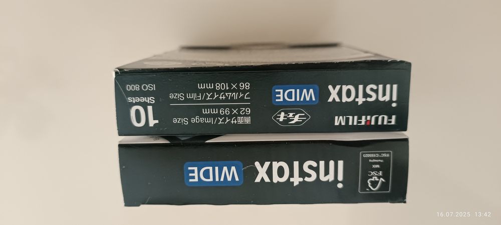 Продам  фотоплёнку  Fujifilm Instax Wide Black.