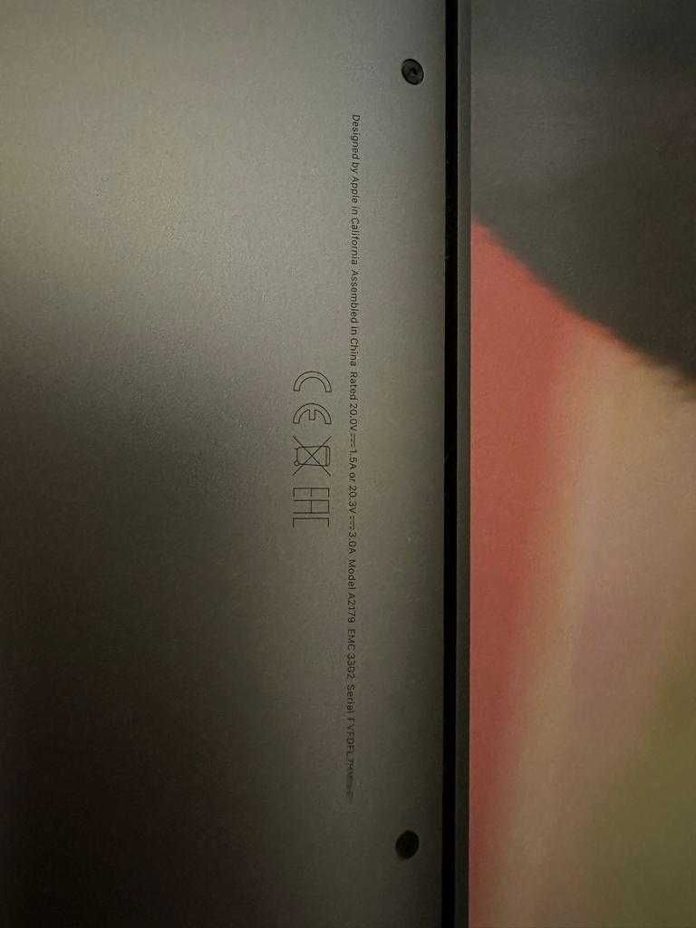MacBook Air 2020 - Para Peças (Placa Lógica Danificada)