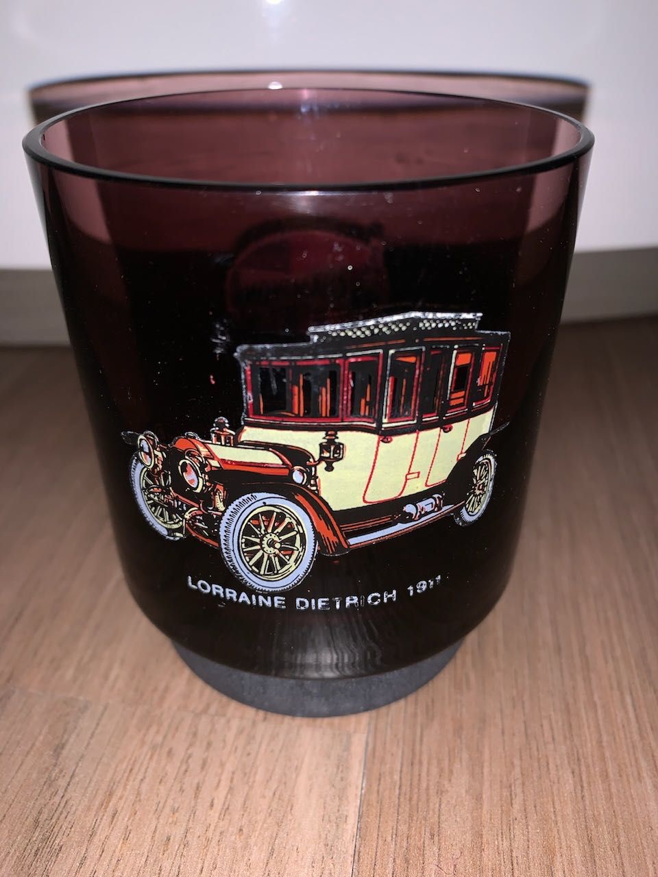 6 copos da marca de velas Champion gravados com carros vintage