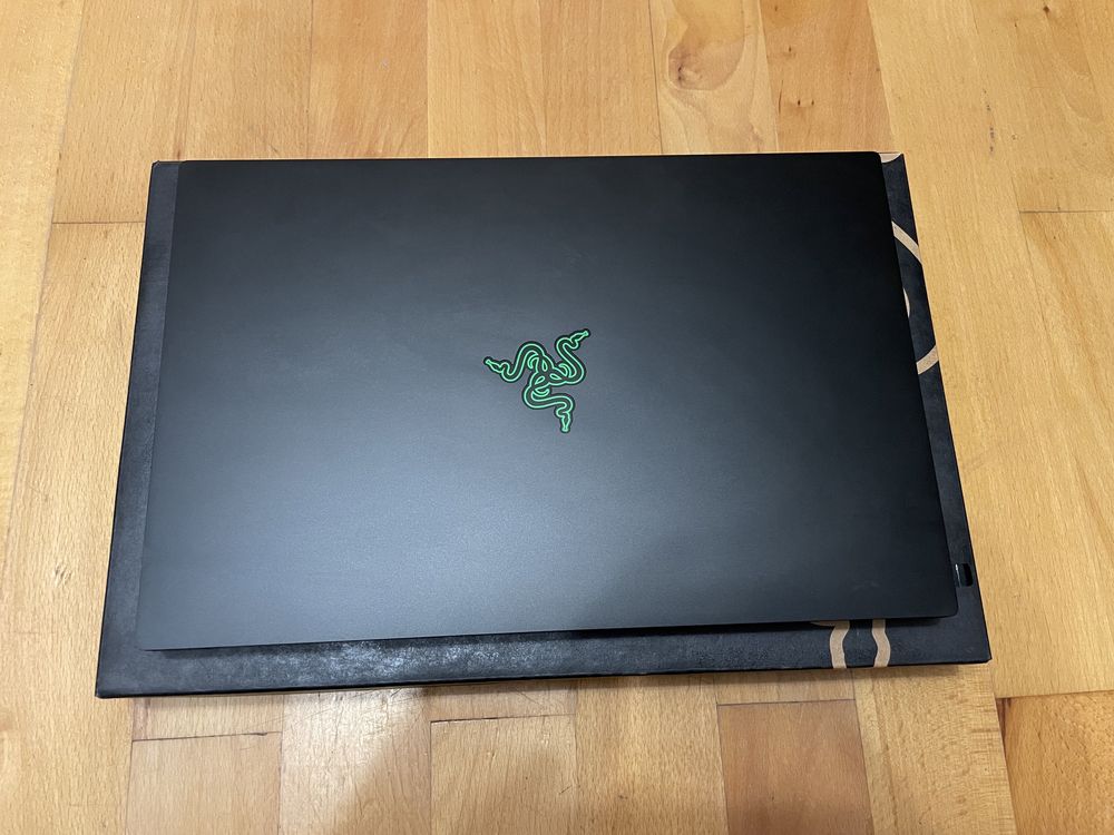 Razer Blade 15/Core i7-10750H/16GB Ram/512GB SSD/RTX 3070/ FHD 144 Hz