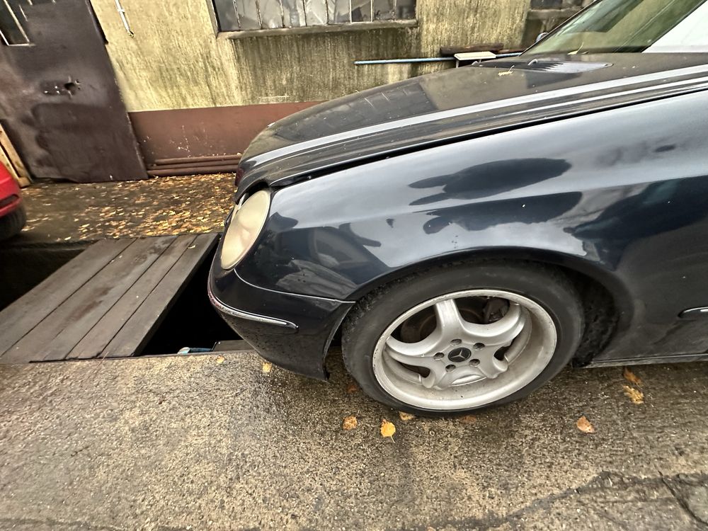 Błotnik Mercedes W211 189 Lewy przód przedlift
