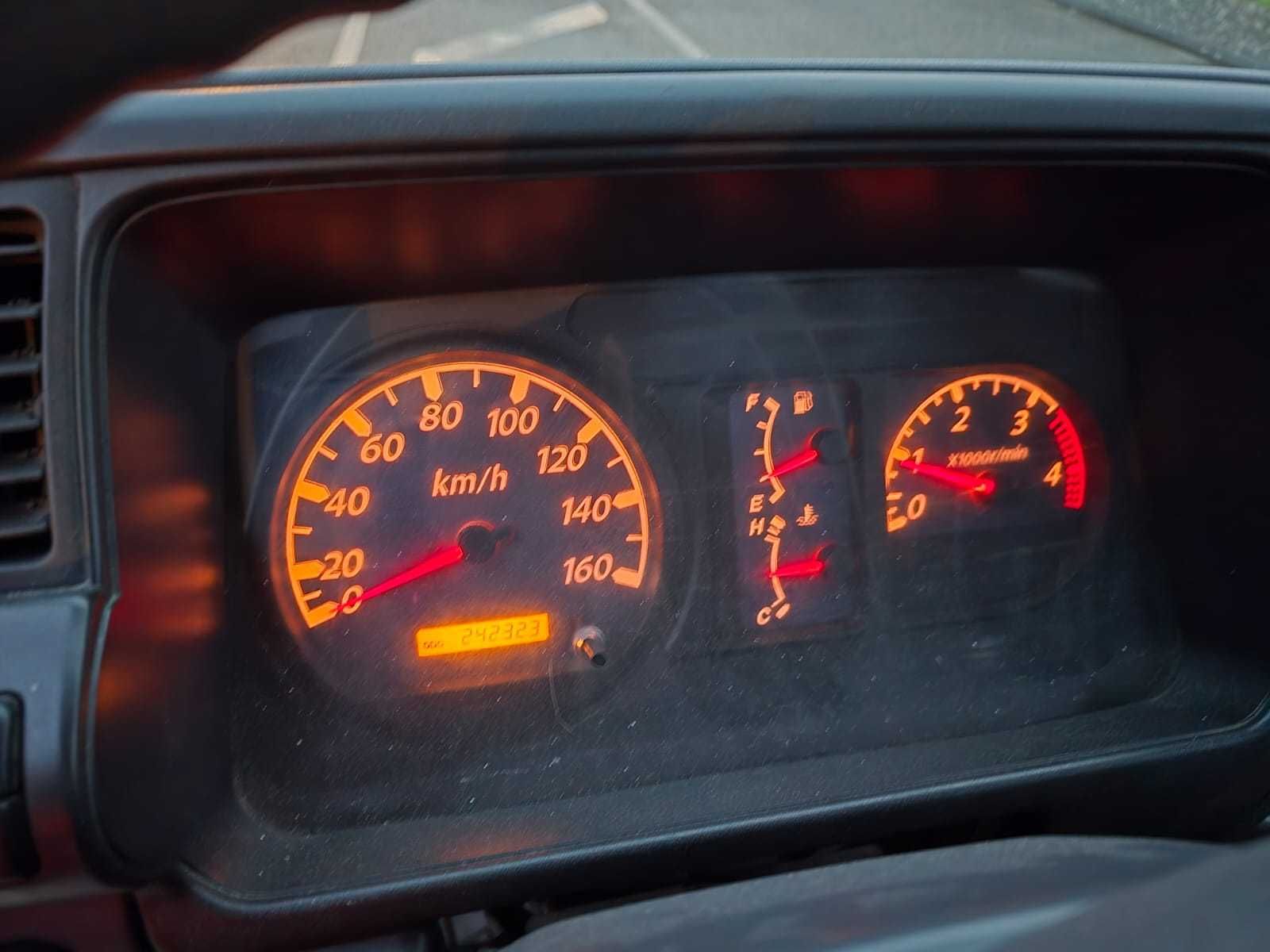 Carrinha Isuzu 3.0 NKR 150 cv - IVA dedutível