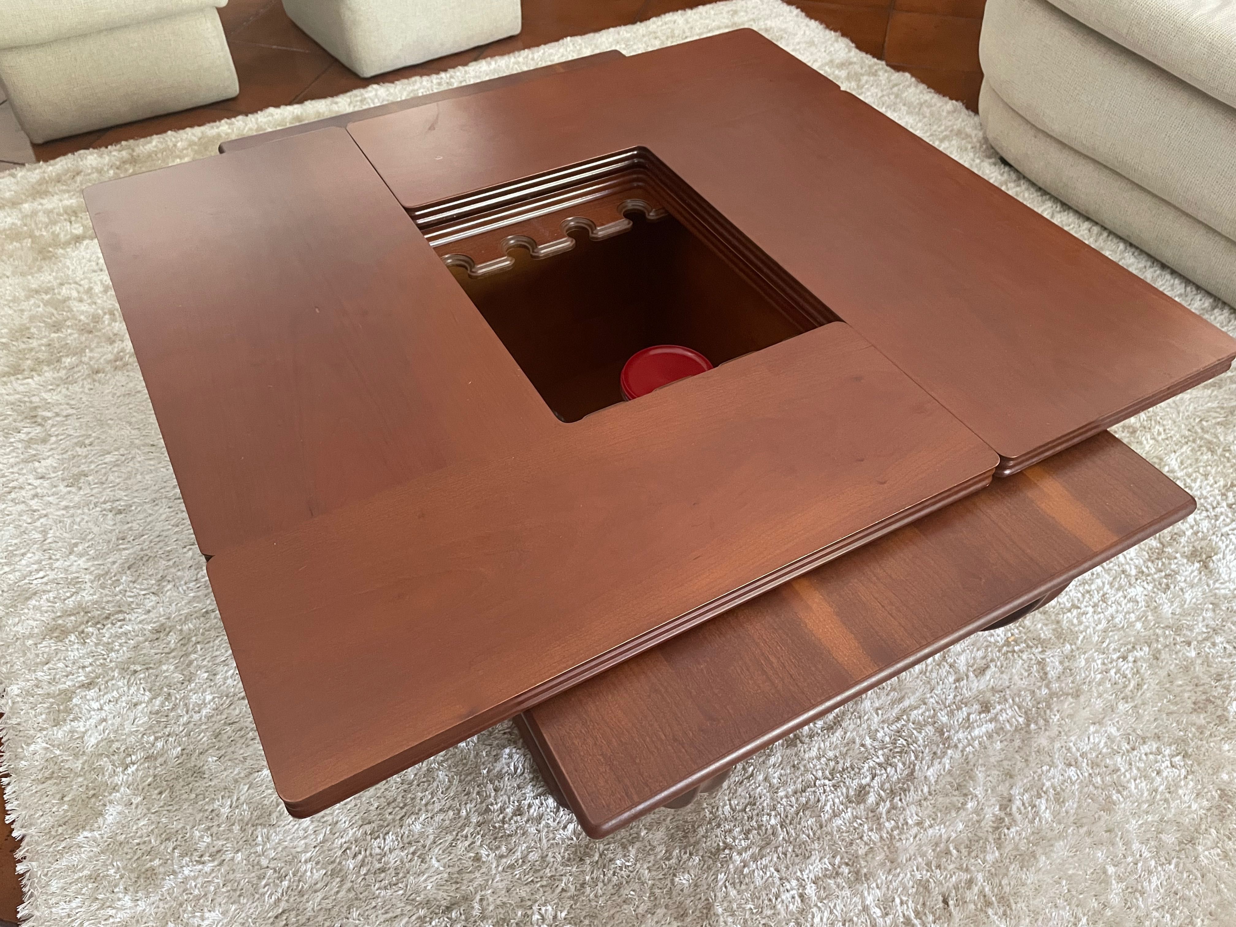 Mesa em cerejeira com bar integrado