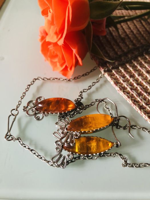 Набір подарунок сережки trifari гранат  бурштин янтарь брошка бусы
