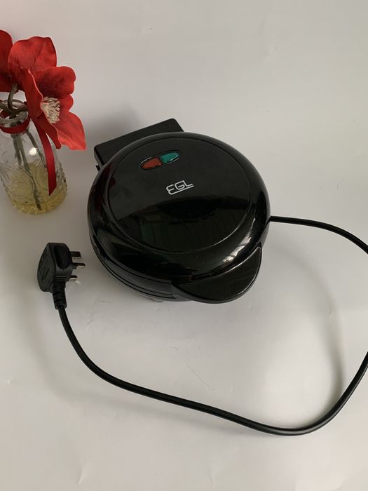 Вафельниця електрична з антипригарним покриттям