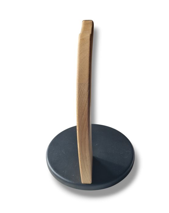 Stojak na słuchawki z drewna.